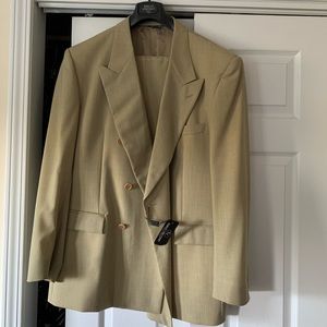 Men’s suit. Beige, US size 46, EU 56 NWT